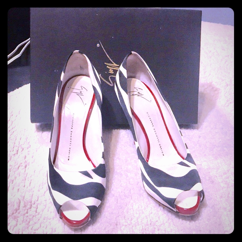 GUISEPPE ZANOTTI Zebra print peep toe PUMP